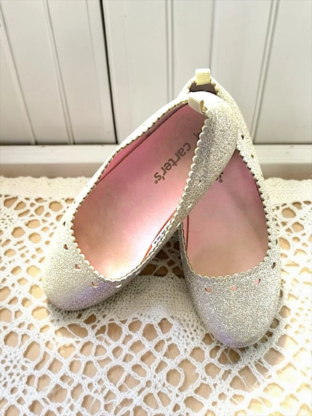 Carter’s Girls Flats 🩰 Gold Glitter Heart‑Cutout Size 2 Gently Worn